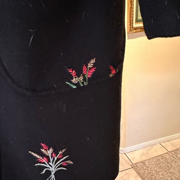 Beautiful Fall Inspired Black Coat. ๐๐๐๐ - Picture 6 of 10